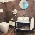Lumarooms Frühstückspension 4*